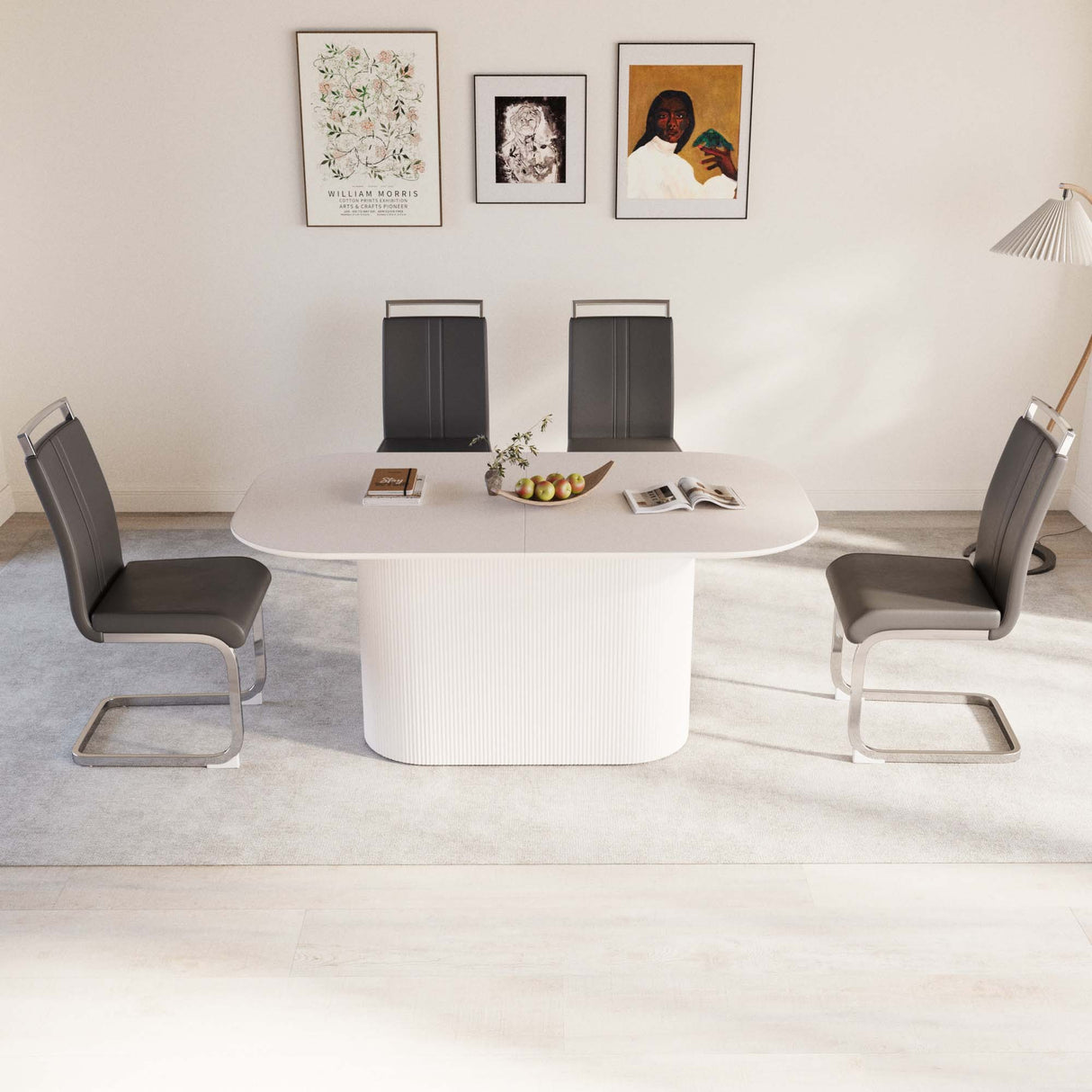 Mesa de comedor de MDF estilo crema medieval moderno de 63 'y juego de sillas de comedor sin brazos de PU 4. Juego de sillas de comedor con patas de metal plateado y escritorio ensamblado, adecuado para el hogar y la cocina.