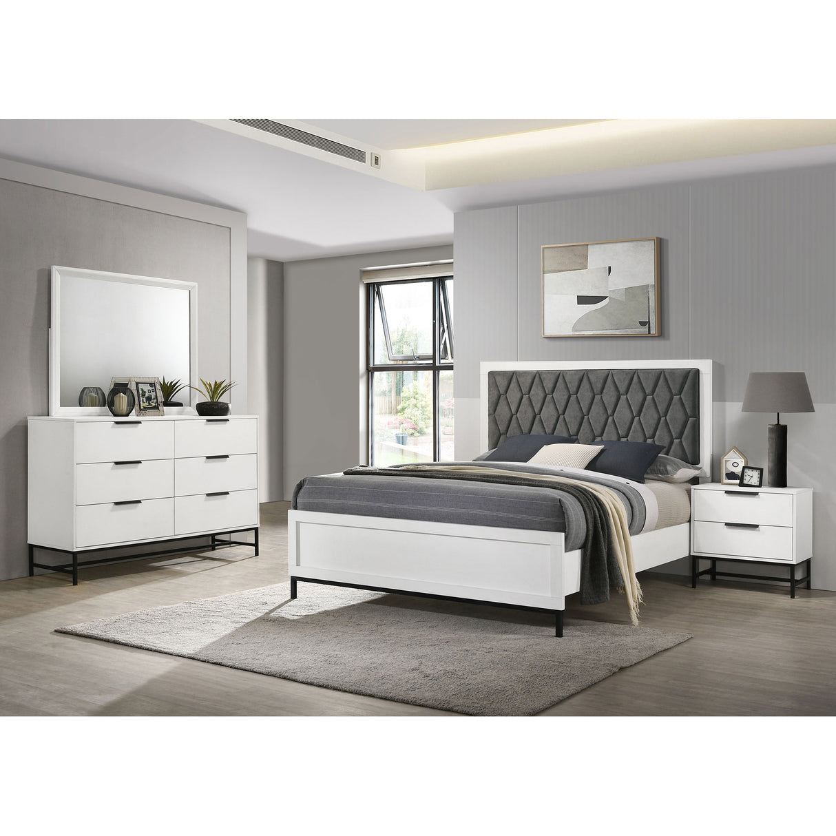 Taraval White 4-piece Queen Bedroom Set