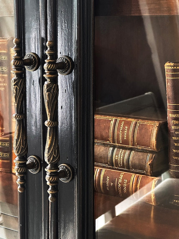 Charleston Display Cabinet Black Cherry – Hooker Furniture - Home Elegance USA