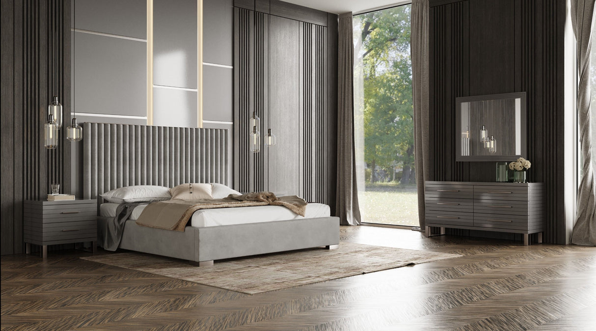 Splendor Silver & Grey Velvet Upholstered King Platform Bed Set – VIG Furniture - Home Elegance USA