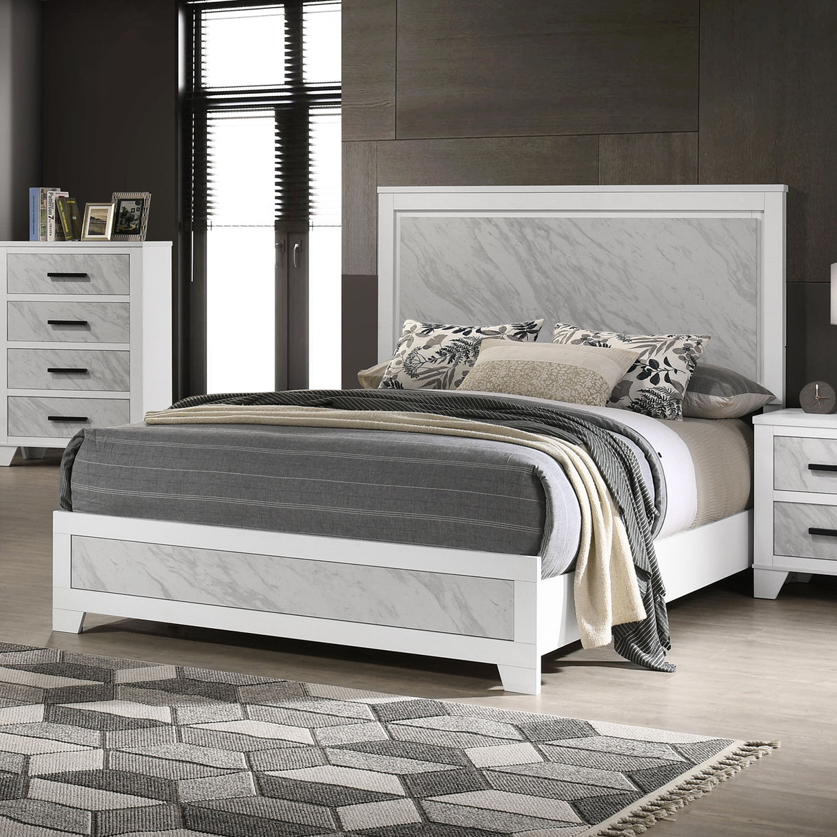 Contemporary White Color 1pc Eastern King Size Bed Beautiful Faux Marble Look Panel HB FB Bedroom Furniture Rubber wood