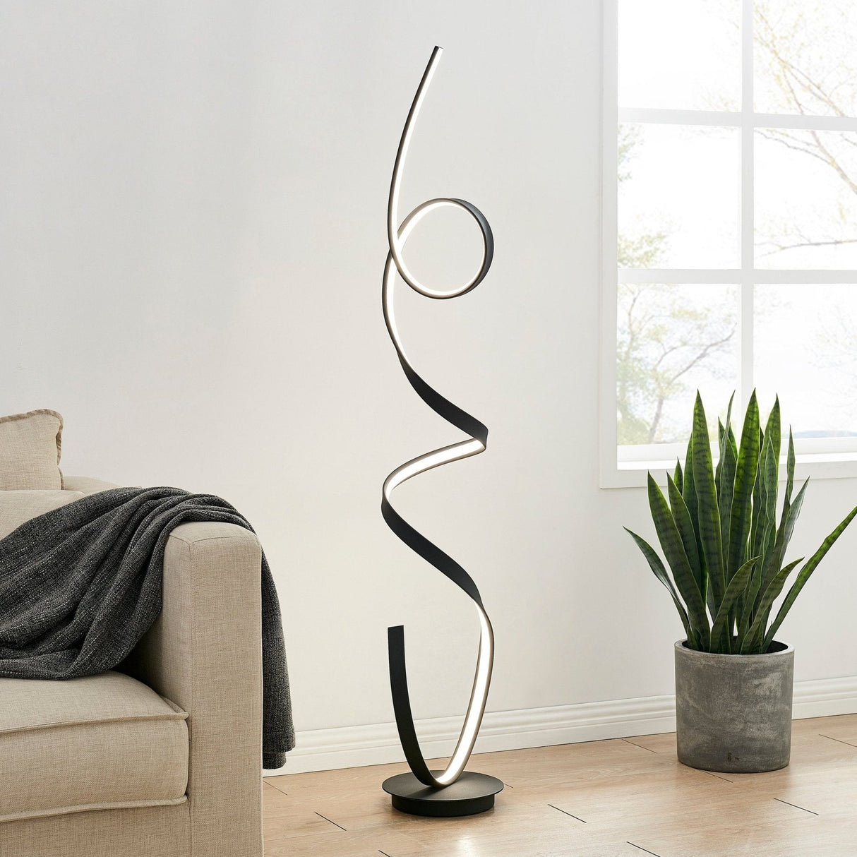 Amsterdam Led Matte Black 63" Floor Lamp // Dimmable | Finesse | Home Elegance USA