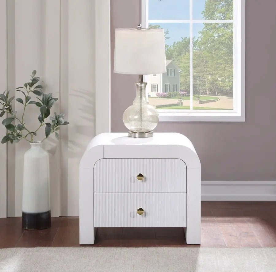 Artisto Nightstand In White - 888White - Ns | Meridian | Home Elegance USA