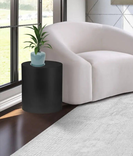 Cylinder End Table In Matte Black - 295 - Et | Meridian | Home Elegance USA