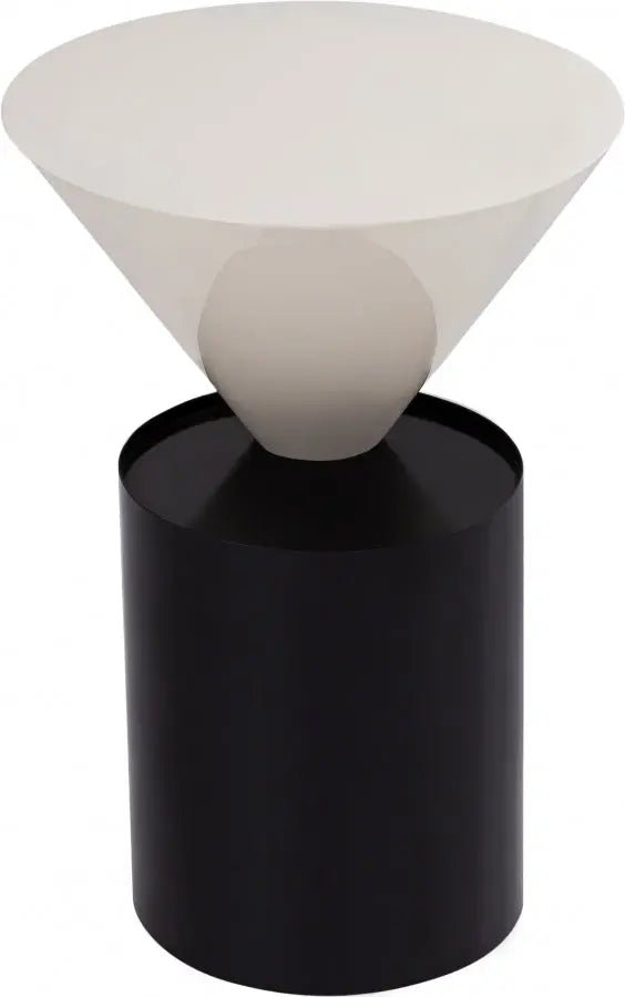 Damon End Table In Black - 266 - E | Meridian | Home Elegance USA