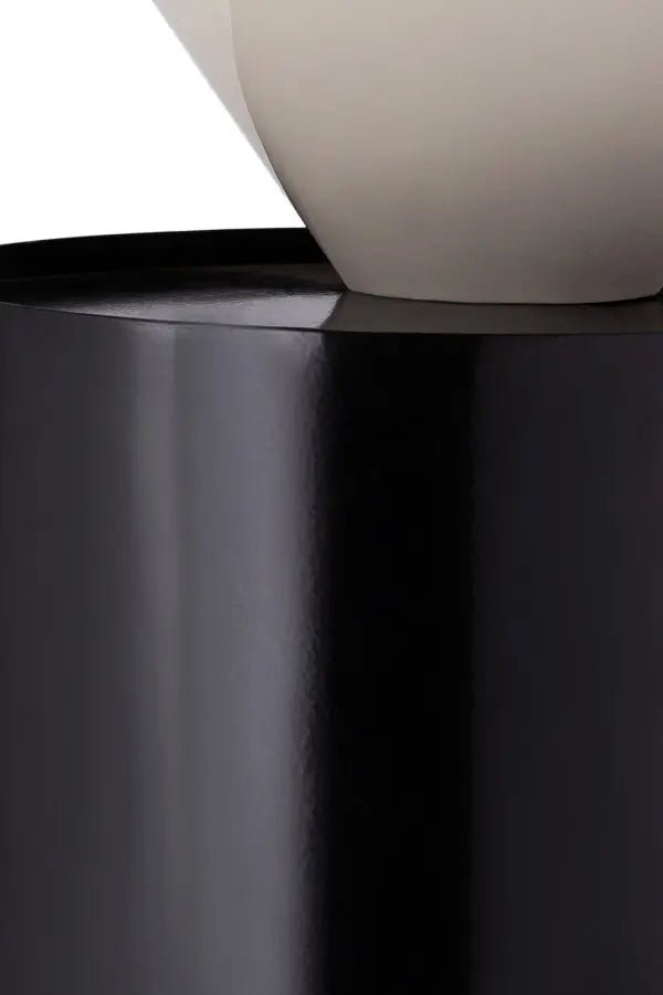 Damon End Table In Black - 266 - E | Meridian | Home Elegance USA