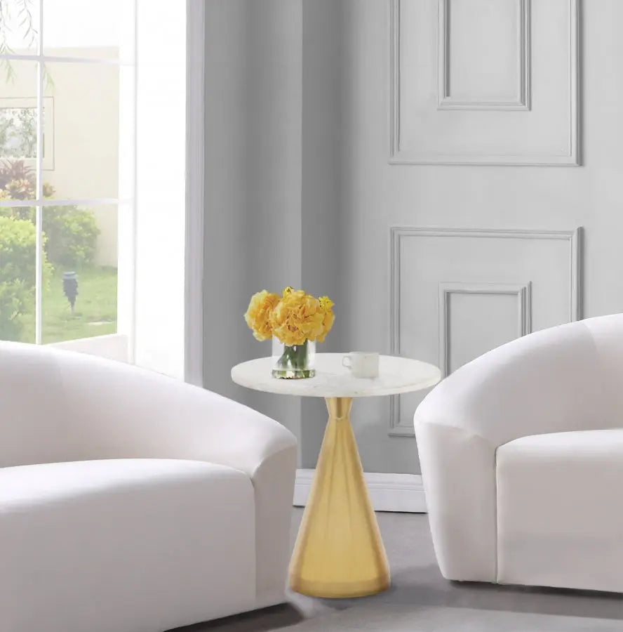 Meridian Furniture - Emery End Table In Gold - 285-Et