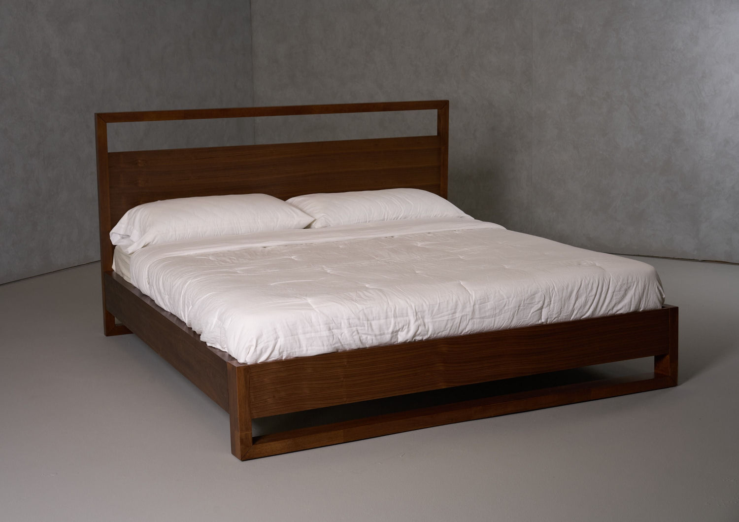 Nova Domus Berlin Modern Walnut Bed Vgmabr-92 - Home Elegance USA