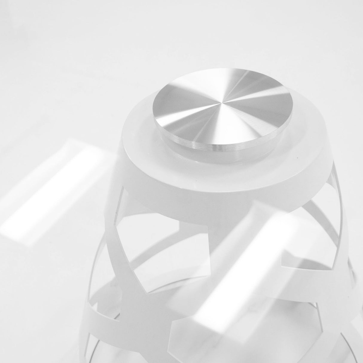 Modrest Lilly - Modern 12mm Round Glass + White Dining Table