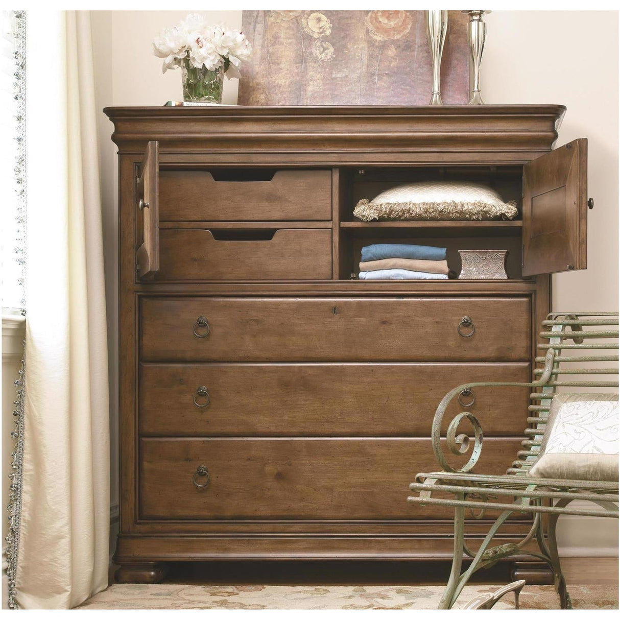 New Lou Dressing Chest | Universal