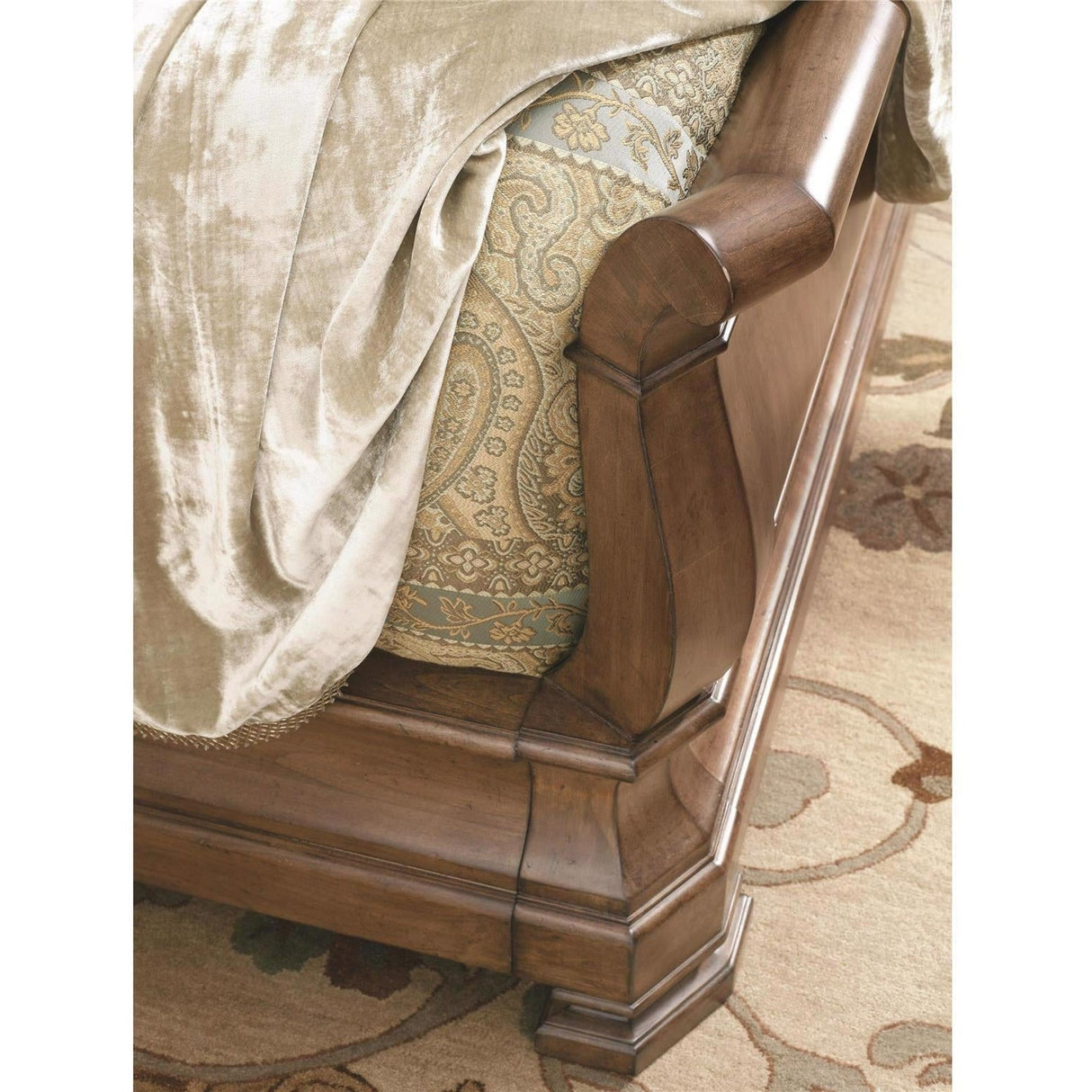 New Lou Louie P'S Sleigh Bed | Universal