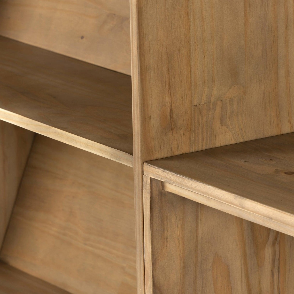 Four Hands Bane Media Unit