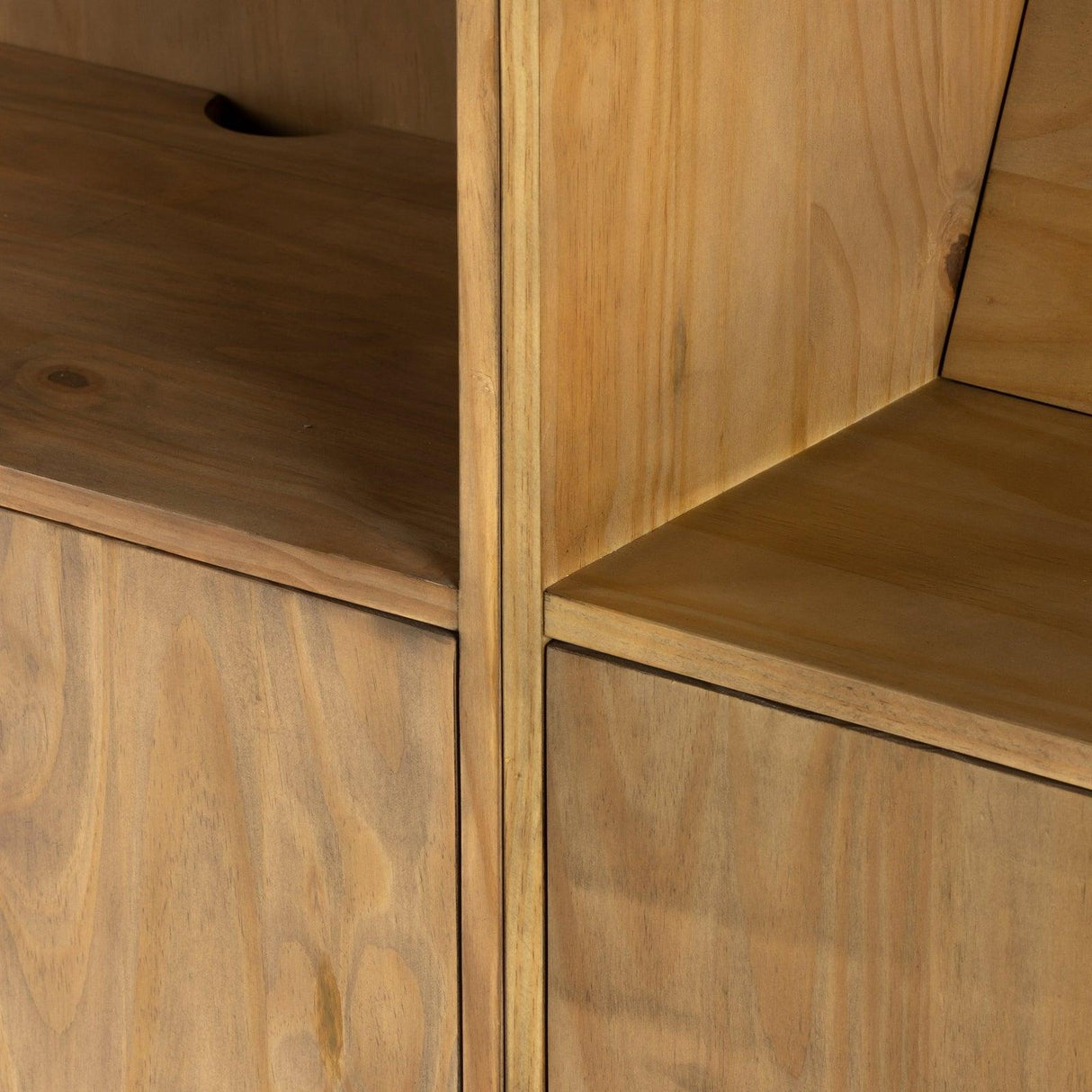 Four Hands Bane Media Unit