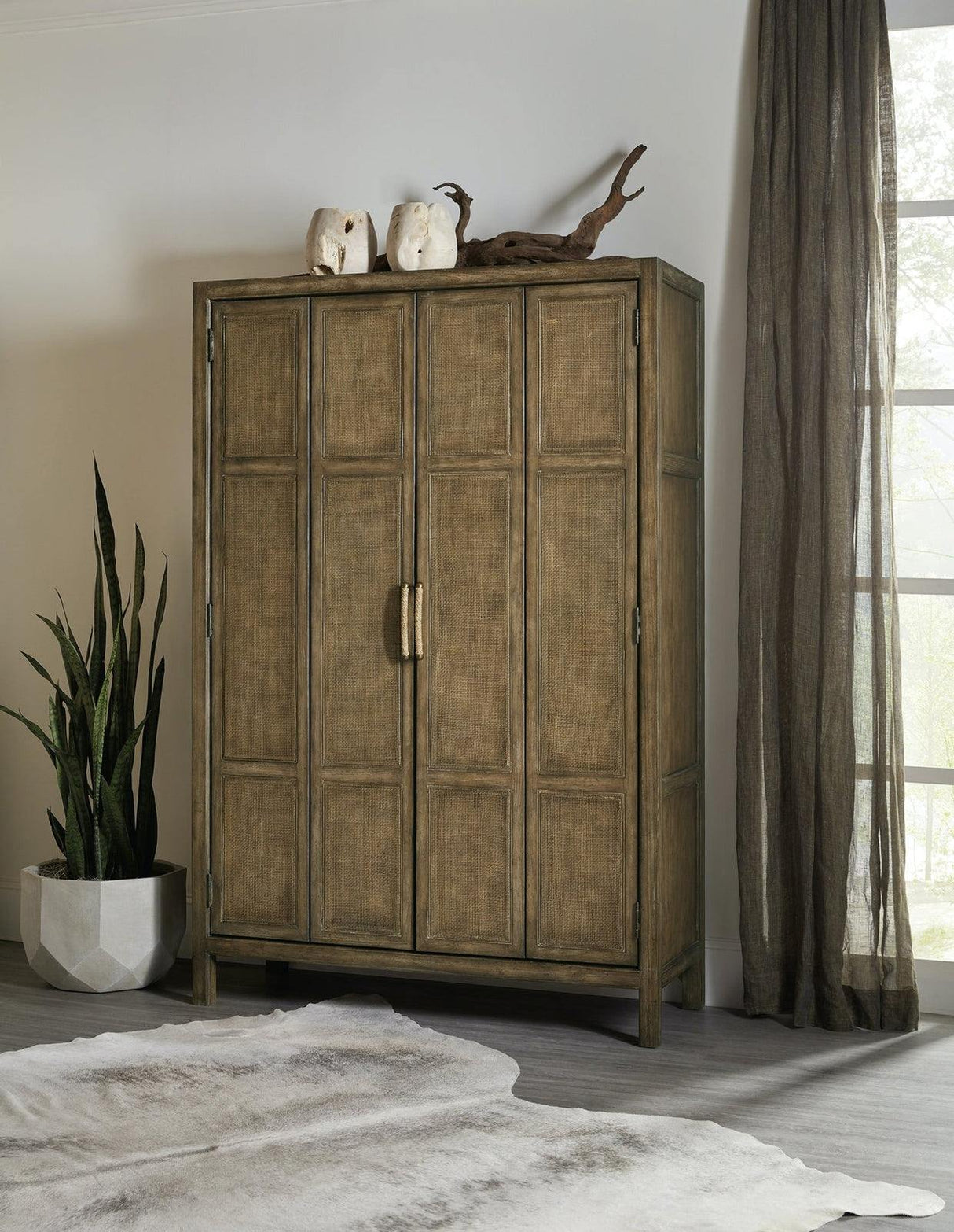 Bar And Game Room Sundance Bar Cabinet - | Hooker | Home Elegance USA