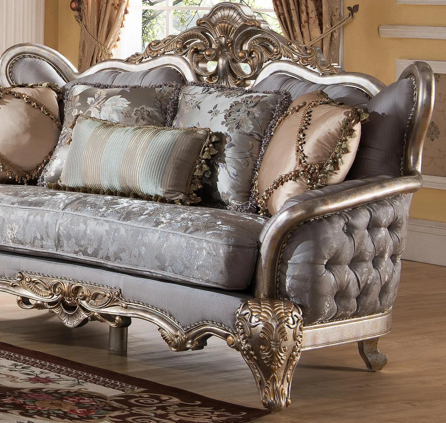 Oprah Traditional Style Loveseat in Metallic finish Wood - Home Elegance USA