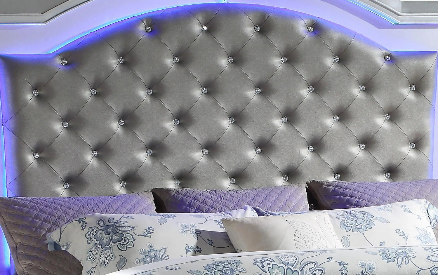 Shiney Contemporary Style Queen Bed in Silver finish Wood - Home Elegance USA