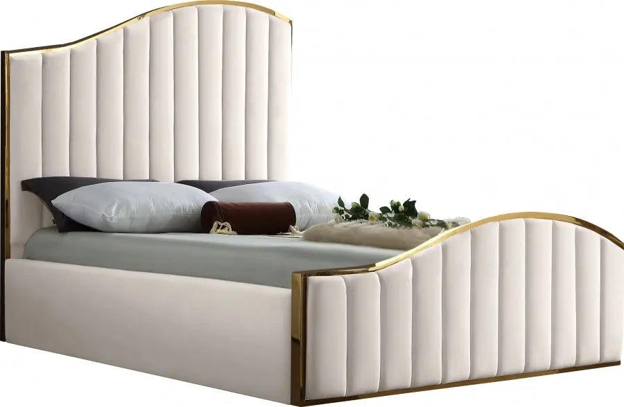 Jolie Velvet Platform Bed by Meridian Furniture Meridian Furniture