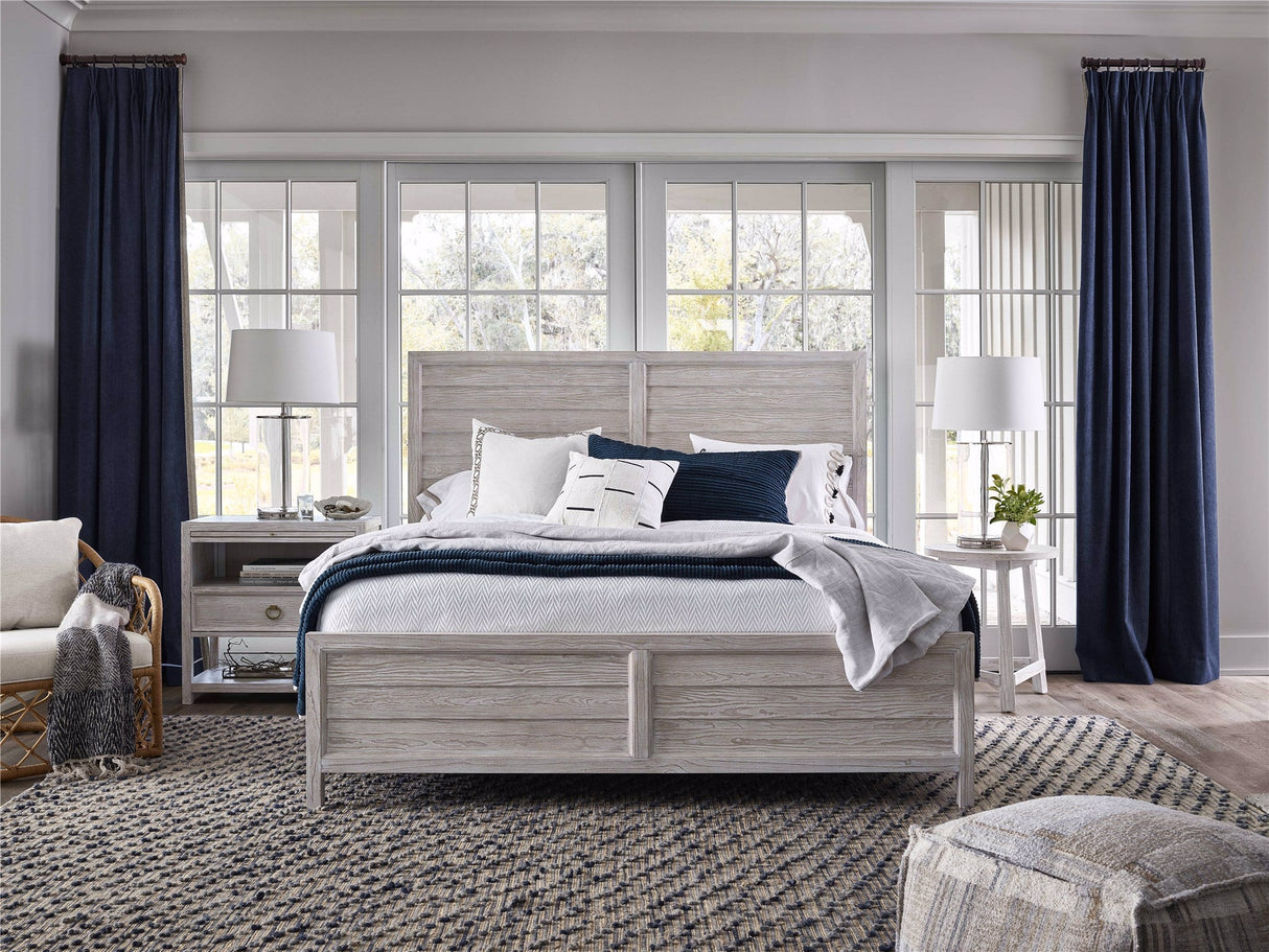 Getaway Panel Bed | Universal