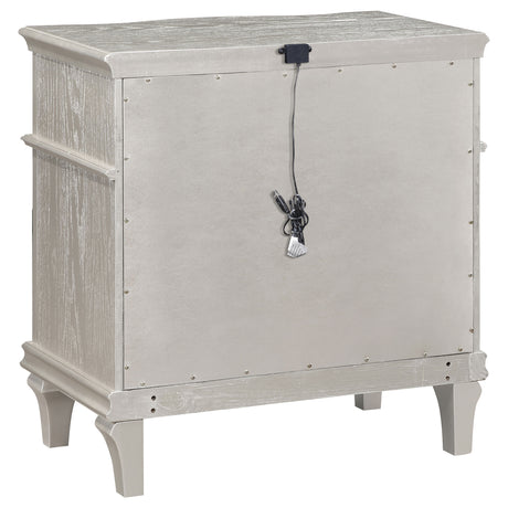 Katerina Ivory/Silver Oak 5-piece Queen Platform Bedroom Set - sold by Home Elegance USA