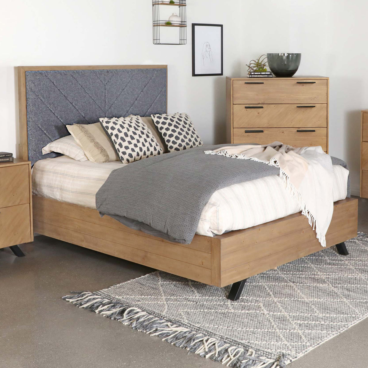 Queen Bed - Taylor Wood Queen Panel Bed Light Honey Brown