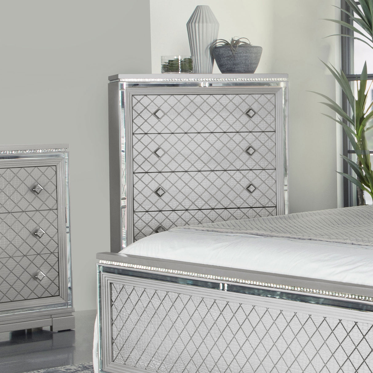 Chest - Eleanor Rectangular 5-drawer Chest Metallic