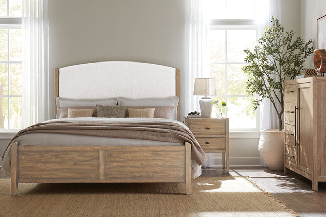 Vineyard Row King Upholstered Bed Beige / White - Light Brown / White by Hooker Furniture - View 2