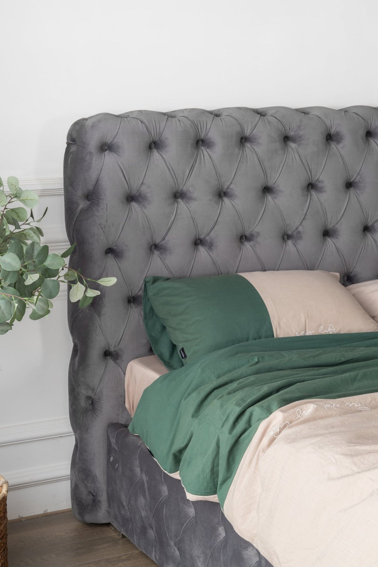 3585QUEEN BED Beautiful line stripe cushion headboard,Portable pneumatic connection rod+Grey Flannelette - Home Elegance USA