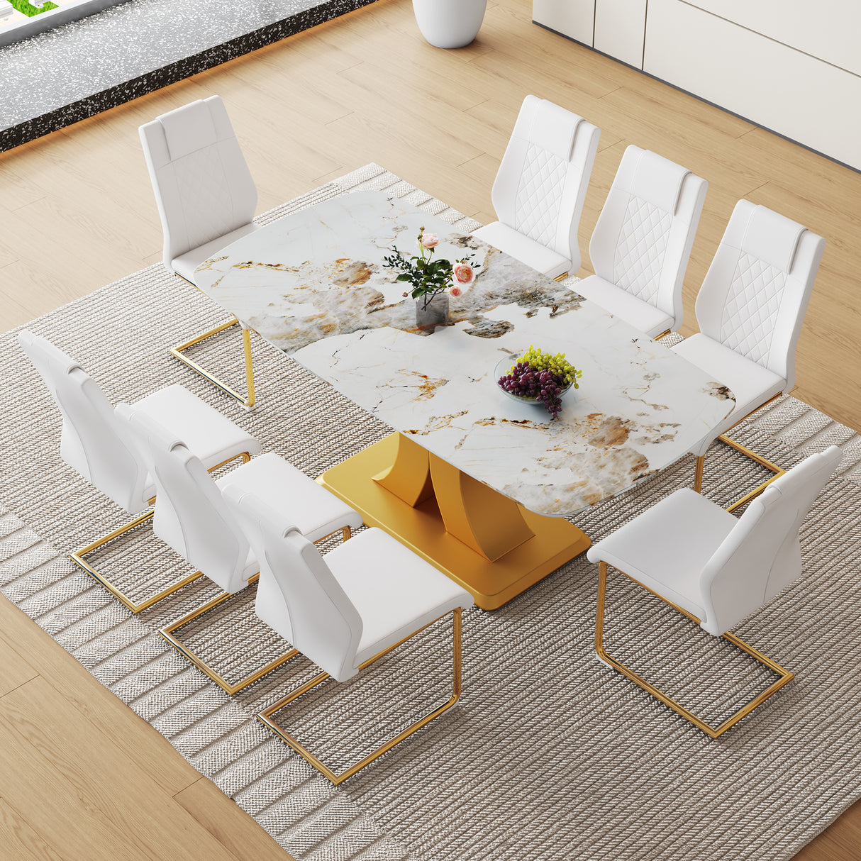 Juego de mesa y sillas. 71'x35.4'x30' Lujosa mesa de comedor de vidrio con diseño Pandora y patas de MDF en forma de C doradas espalda con espalda. Combina con 8 sillas de PU blancas de alta calidad con patas de metal arqueadas.