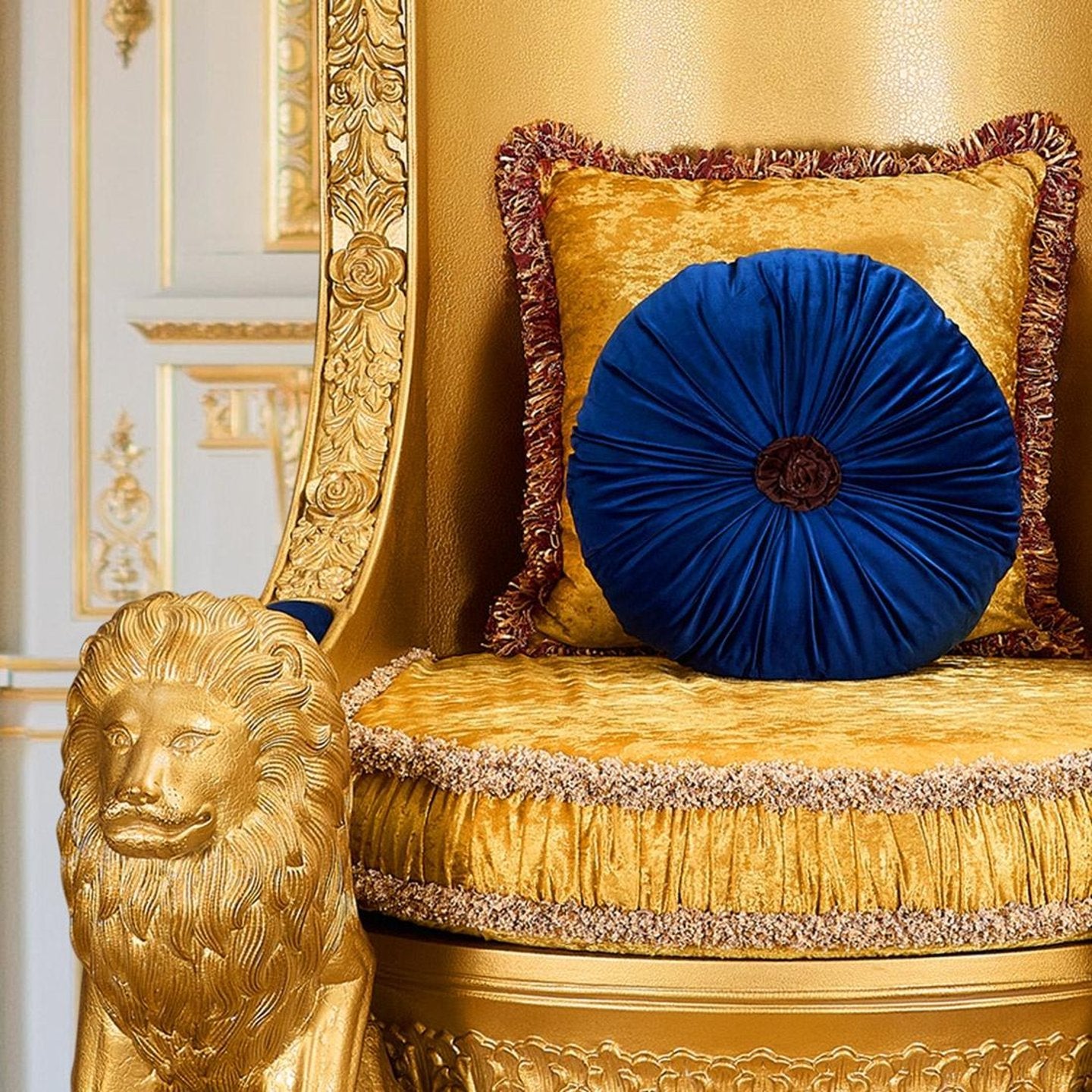 HD-1800 Versailles Style Lion Throne Chair in Metallic Antique Gold Finish Details View | Homey Design - Home Elegance USA