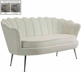 Meridian Furniture - Gardenia Velvet Loveseat In Cream - 684Cream-L