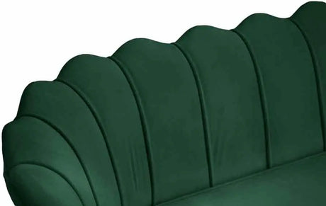 Meridian Furniture - Gardenia Velvet Loveseat In Green - 684Green-L