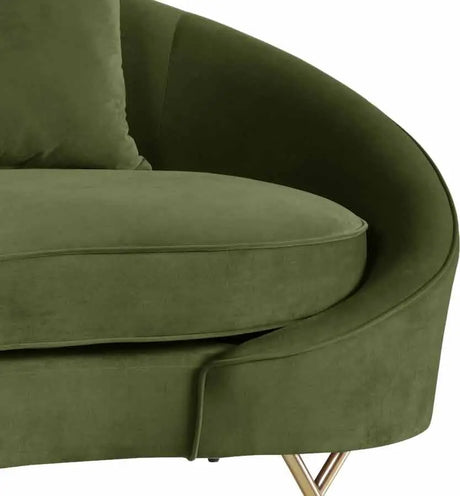 Meridian Furniture - Serpentine Velvet Loveseat In Olive - 679Olive-L