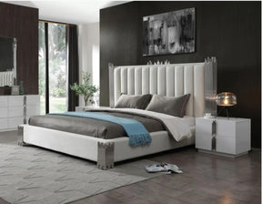 Modrest Token 3 Piece Bedroom Set In Cream Vgvcbd815-Wht-Bed-2Ns-Set
