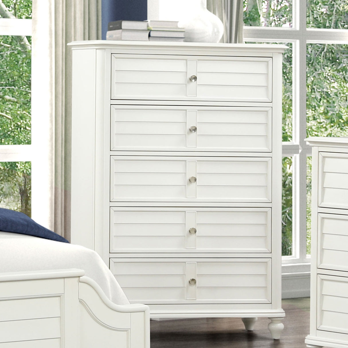Coastal Transitional Style Chest Antique White Finish English Dovetail Drawers Ball Bearing Glides Round Knobs Drawers Handles Bedroom Furniture