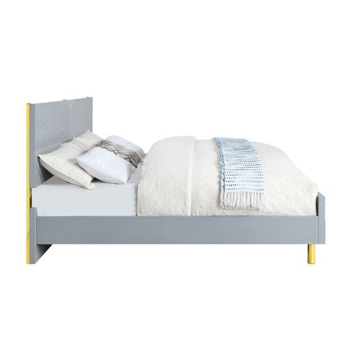 Acme - Gaines EK Bed BD01039EK Gray High Gloss Finish