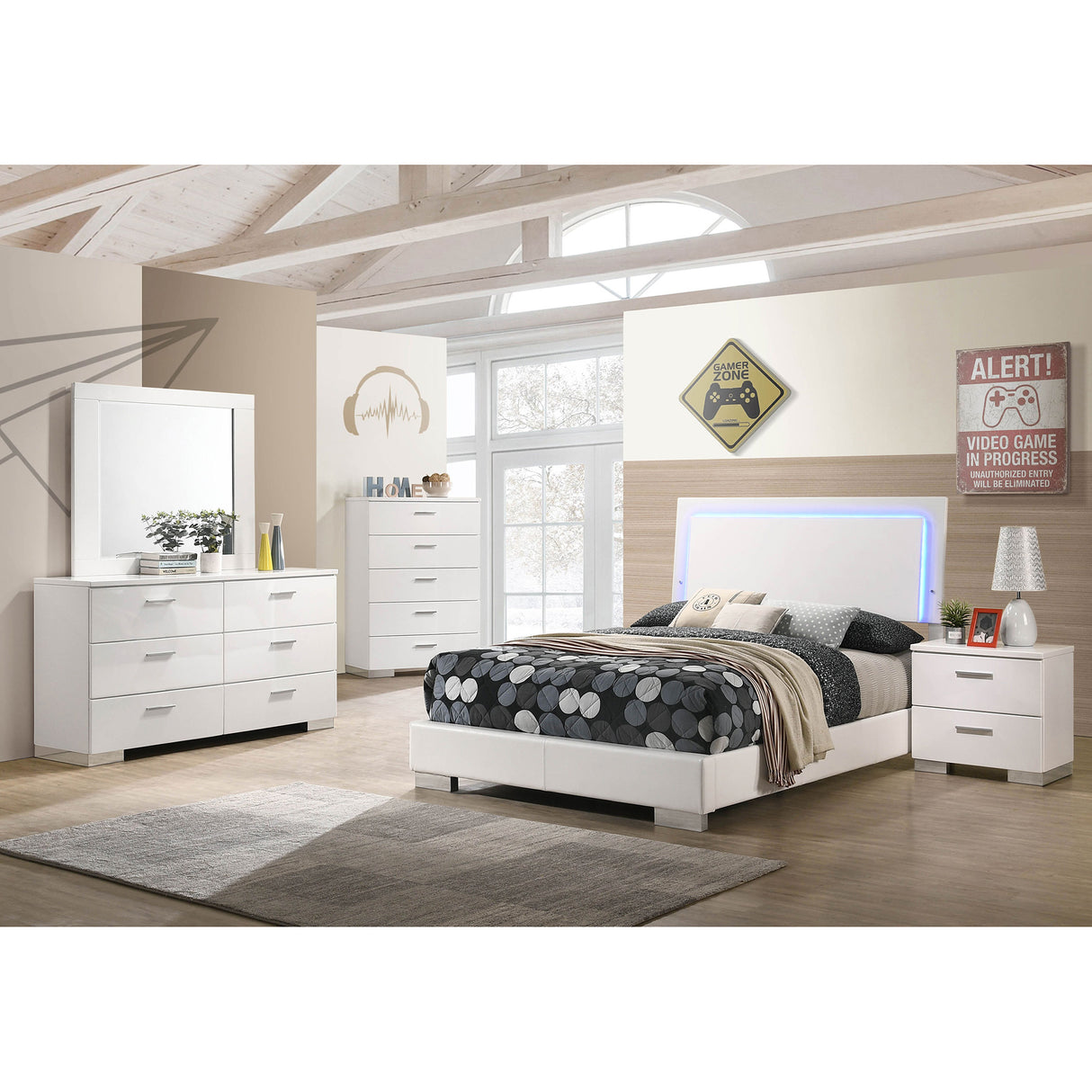 Dulcey White High Gloss 5-piece Full Bedroom Set
