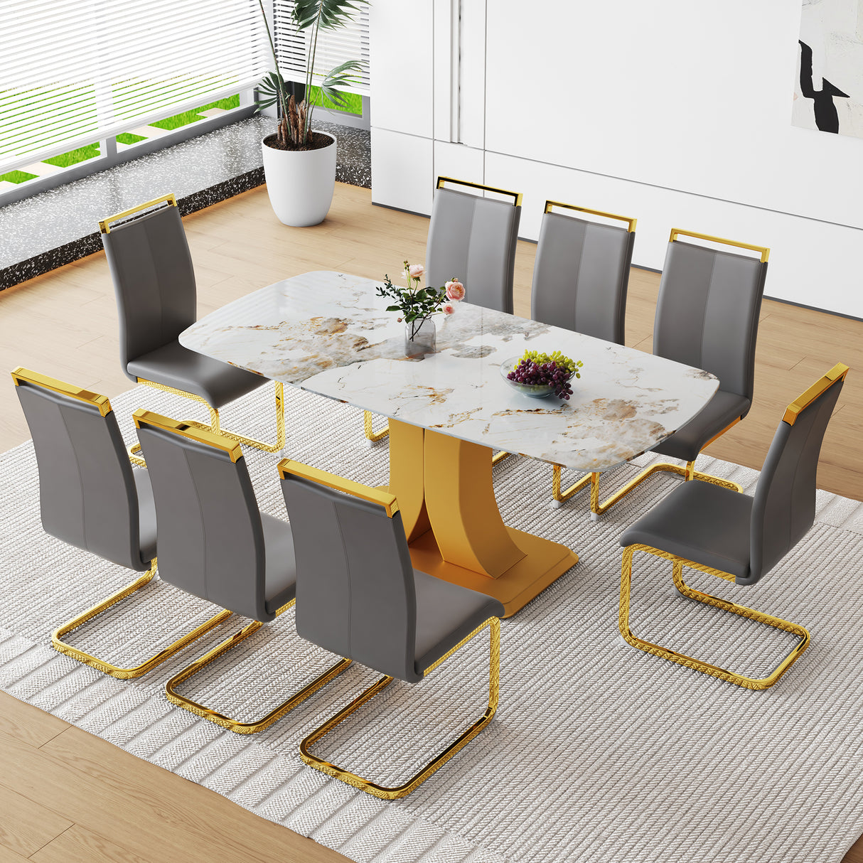 Juego de mesa y sillas. 71'x35.4'x30' Lujosa mesa de comedor de vidrio con diseño Pandora y patas de MDF en forma de C doradas adosadas. Combina con 8 sillas de PU gris oscuro con patas de metal de tubo en C dorado.