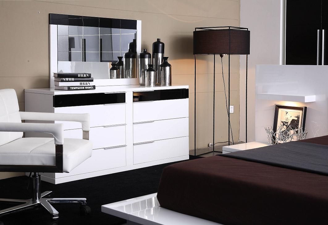 Eastern King Impera Modern-Contemporary lacquer platform bed