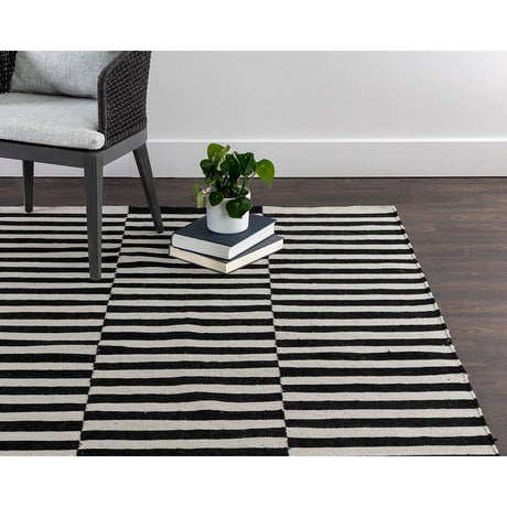 Zigby Hand - Woven Rug - Black / Ivory - Home Elegance USA