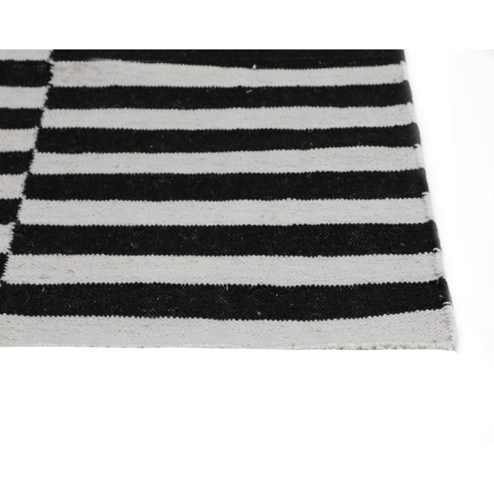 Zigby Hand - Woven Rug - Black / Ivory - Home Elegance USA