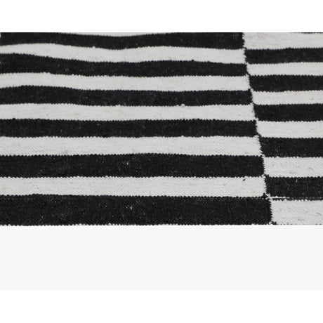 Zigby Hand - Woven Rug - Black / Ivory - Home Elegance USA