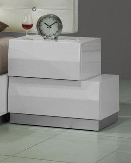 J&M Furniture - Milan White Lacquer 6 Piece Queen Platform Bedroom Set - 17687-Q-6Set