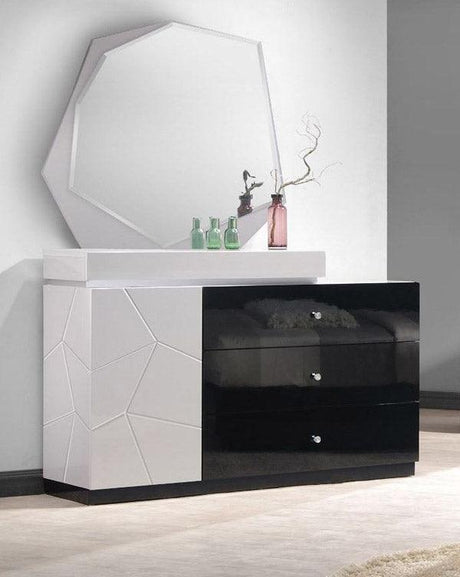 Turin Light Grey And Black Lacquer 3 Piece Eastern King Platform Bedroom Set - 17854-K-3Set | J&M