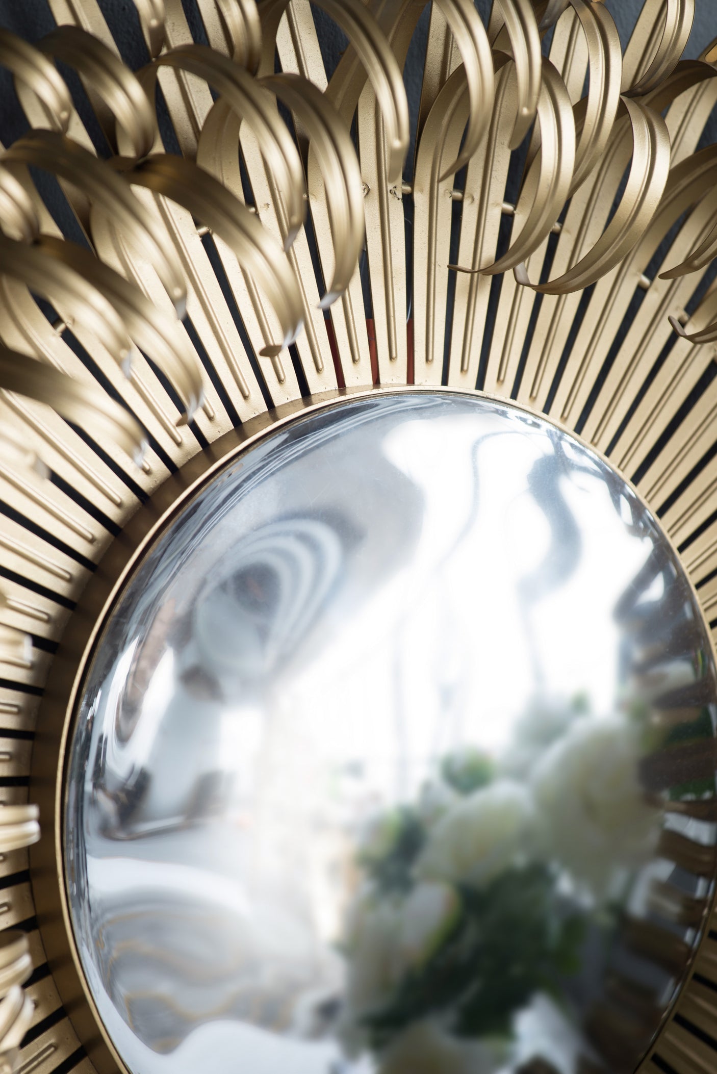 27" in Sunburst Design Wall Mirror Decorative Golden Finish for Entryway, Modern Living room - Home Elegance USA