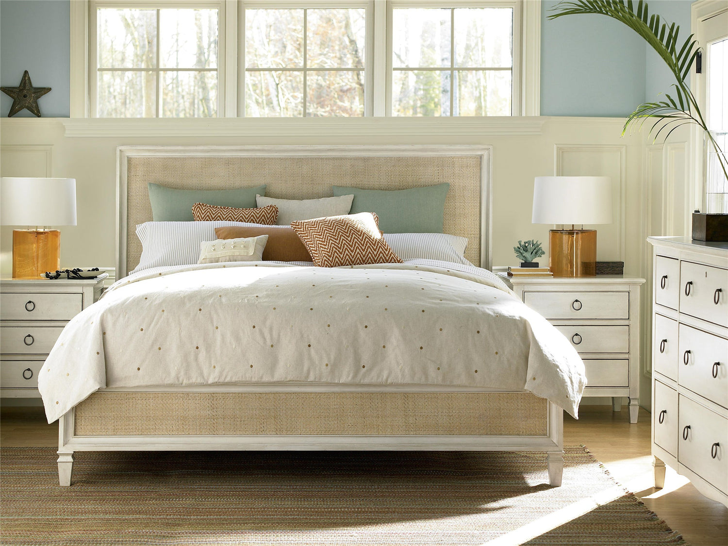 Summer Hill Woven Accent Bed | Universal