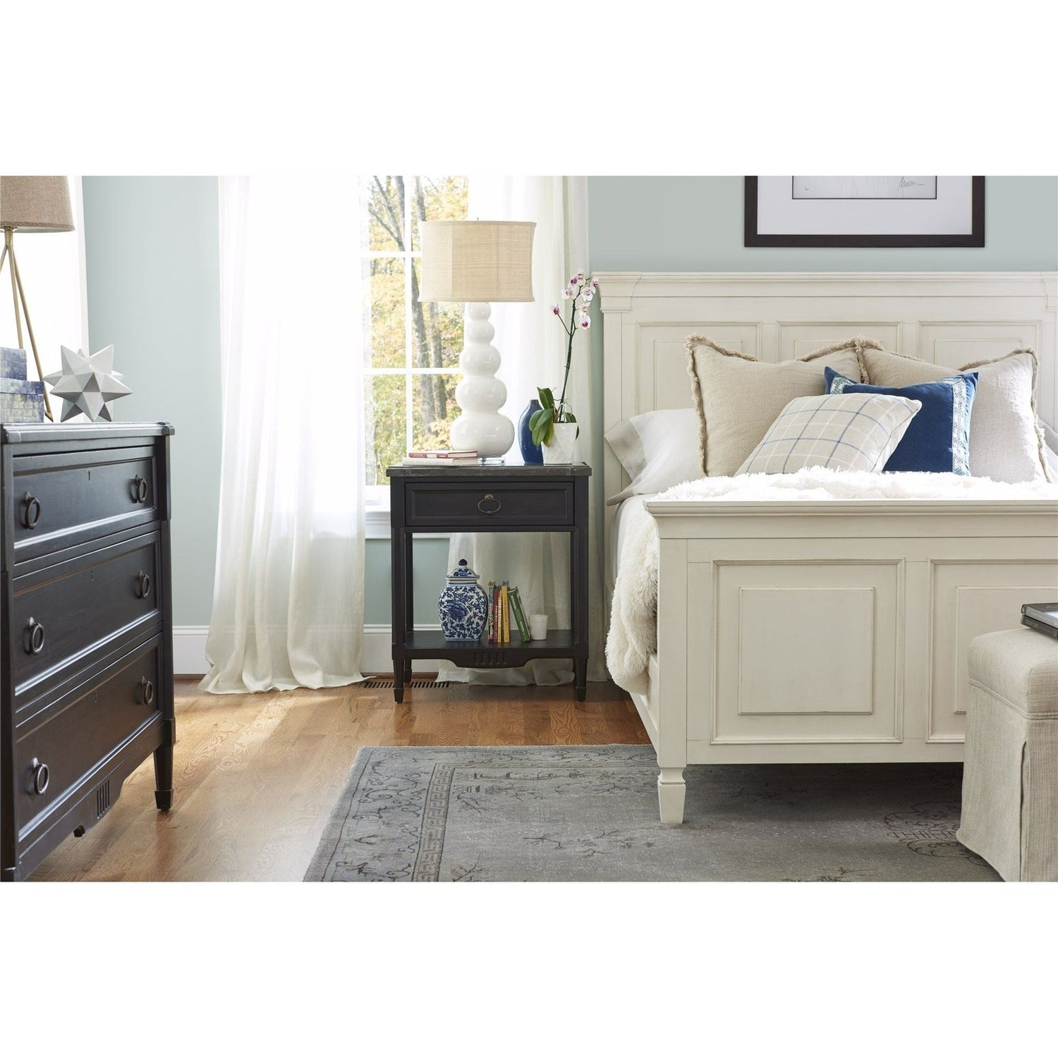 Summer Hill Panel Bed | Universal