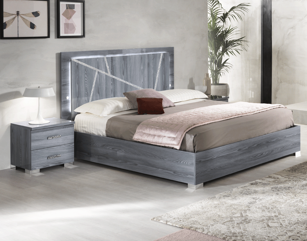 Esf Furniture - Nicole 3 Piece Queen Size Bedroom W/ Wooden Hb In Grey W/ Light - Nicoleqs-3Set