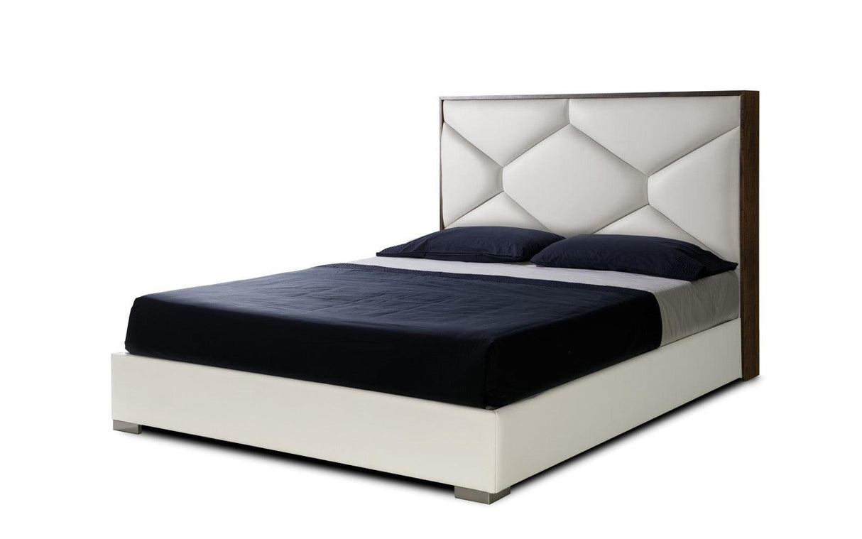 Esf Furniture - Martina Eastern King Storage Bed In White - Martinabedkswhite