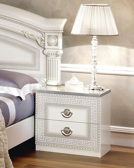 Aida 5 Piece Eastern King Panel Bedroom Set In White-Silver - Aidabedkswhite-5Set | ESF