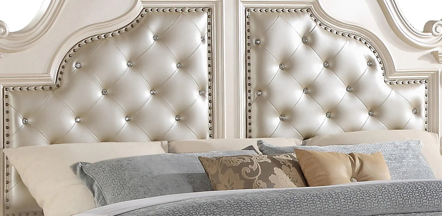 Victoria Traditional Style Queen Bed in Off-White finish Wood - Home Elegance USA